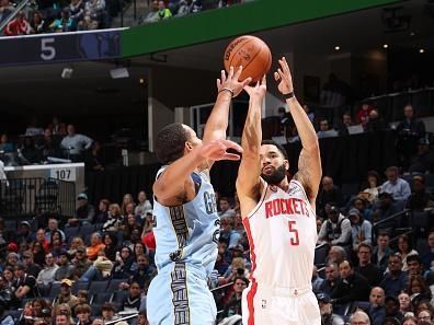 MEMPHIS, TN - DECEMBER 15:  Fred VanVleet #5 of the Houston Rockets shoots the ball during the game against the Memphis Grizzlies on December 15, 2023 at FedExForum in Memphis, Tennessee. NOTE TO USER: User expressly acknowledges and agrees that, by downloading and or using this photograph, User is consenting to the terms and conditions of the Getty Images License Agreement. Mandatory Copyright Notice: Copyright 2023 NBAE (Photo by Joe Murphy/NBAE via Getty Images)