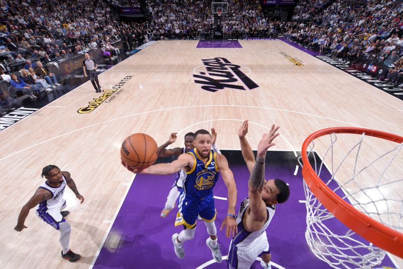 SACRAMENTO, CA - APRIL 16: Stephen Curry #30 of the Golden State Warriors drives to the basket during the game against the Sacramento Kings during the 2024 Play-In Tournament on April 16, 2024 at Golden 1 Center in Sacramento, California. NOTE TO USER: User expressly acknowledges and agrees that, by downloading and or using this Photograph, user is consenting to the terms and conditions of the Getty Images License Agreement. Mandatory Copyright Notice: Copyright 2024 NBAE (Photo by Rocky Widner/NBAE via Getty Images)