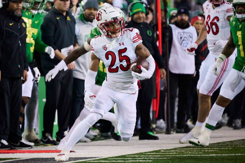 Nov 19, 2022; Eugene, Oregon, USA; Utah Utes wide receiver Jaylen Dixon (25) catches a pass for a first down during the first half against the Oregon Ducks at Autzen Stadium. Mandatory Credit: Troy Wayrynen-USA TODAY Sports