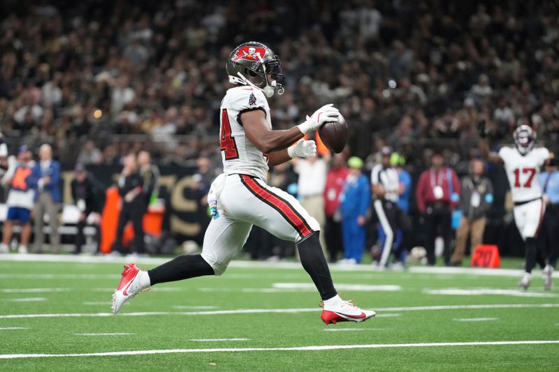 Tampa Bay Buccaneers running back Sean Tucker (44) runs after a catch for a touchdown in the first half during an NFL football game against the New Orleans Saints, Sunday, October. 13, 2024, in New Orleans, LA. (AP Photo/Peter Joneleit)