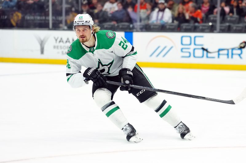 Anaheim Ducks' Resilient Effort Falls Short Against Dallas Stars at Honda Center