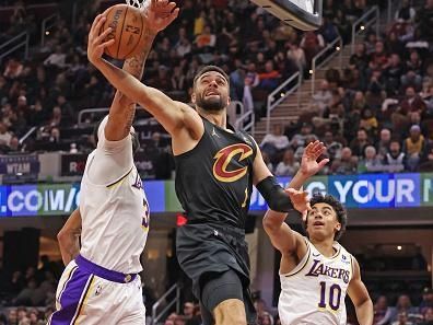 CLEVELAND, OH - NOVEMBER 25: Max Strus #1 of the Cleveland Cavaliers drives to the basket during the game against the Los Angeles Lakers on November 25, 2023 at Rocket Mortgage FieldHouse in Cleveland, Ohio. NOTE TO USER: User expressly acknowledges and agrees that, by downloading and/or using this Photograph, user is consenting to the terms and conditions of the Getty Images License Agreement. Mandatory Copyright Notice: Copyright 2023 NBAE (Photo by  Lauren Leigh Bacho/NBAE via Getty Images)