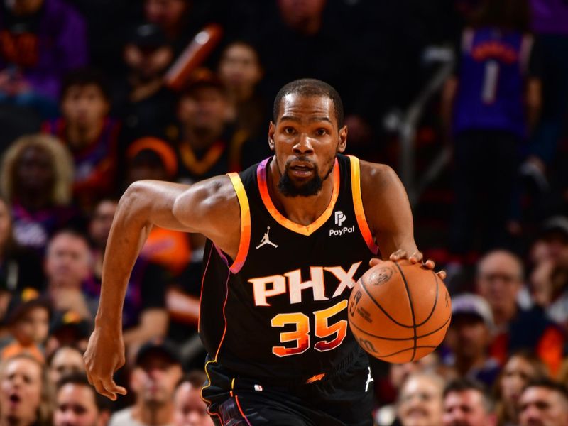 PHOENIX, AZ - FEBRUARY 6:  Kevin Durant #35 of the Phoenix Suns handles the ball during the game  on February 6, 2024 at Footprint Center in Phoenix, Arizona. NOTE TO USER: User expressly acknowledges and agrees that, by downloading and or using this photograph, user is consenting to the terms and conditions of the Getty Images License Agreement. Mandatory Copyright Notice: Copyright 2024 NBAE (Photo by Barry Gossage/NBAE via Getty Images)