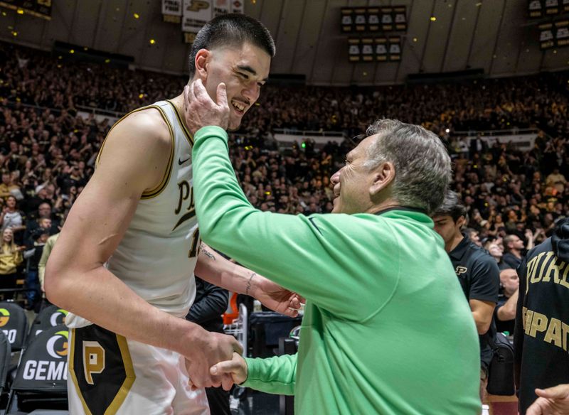 Mar 2, 2024; West Lafayette, Indiana, USA; Purdue Boilermakers center Zach Edey (15) shares a moment after the game with Michigan State Spartans head coach Tom Izzo at Mackey Arena. Mandatory Credit: Marc Lebryk-USA TODAY Sports