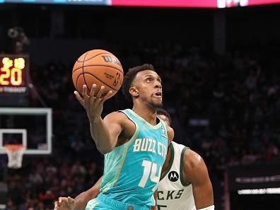 CHARLOTTE, NC - NOVEMBER 17: Ish Smith #14 of the Charlotte Hornets drives to the basket during the game against the Milwaukee Bucks during the In-Season Tournament on November 17, 2023 at Spectrum Center in Charlotte, North Carolina. NOTE TO USER: User expressly acknowledges and agrees that, by downloading and or using this photograph, User is consenting to the terms and conditions of the Getty Images License Agreement.  Mandatory Copyright Notice:  Copyright 2023 NBAE (Photo by Brock Williams-Smith/NBAE via Getty Images)