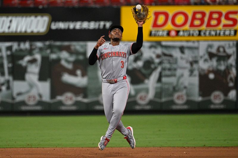 Sep 16, 2025; St. Louis, Missouri, USA; Cincinnati Reds third baseman Ke'Bryan Hayes (3) fields a ground ball hit by St. Louis Cardinals left fielder Lars Nootbaar (21) (not pictured) in the eighth inning at Busch Stadium. Mandatory Credit: Joe Puetz-Imagn Images