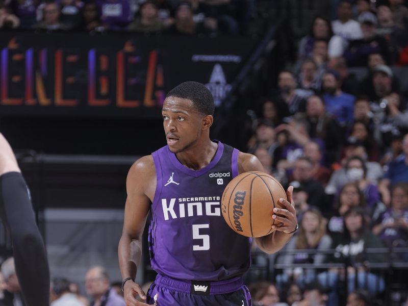 SACRAMENTO, CA - MARCH 4:  De'Aaron Fox #5 of the Sacramento Kings handles the ball during the game against the Chicago Bulls on March 4, 2024 at Golden 1 Center in Sacramento, California. NOTE TO USER: User expressly acknowledges and agrees that, by downloading and or using this Photograph, user is consenting to the terms and conditions of the Getty Images License Agreement. Mandatory Copyright Notice: Copyright 2024 NBAE (Photo by Rocky Widner/NBAE via Getty Images)