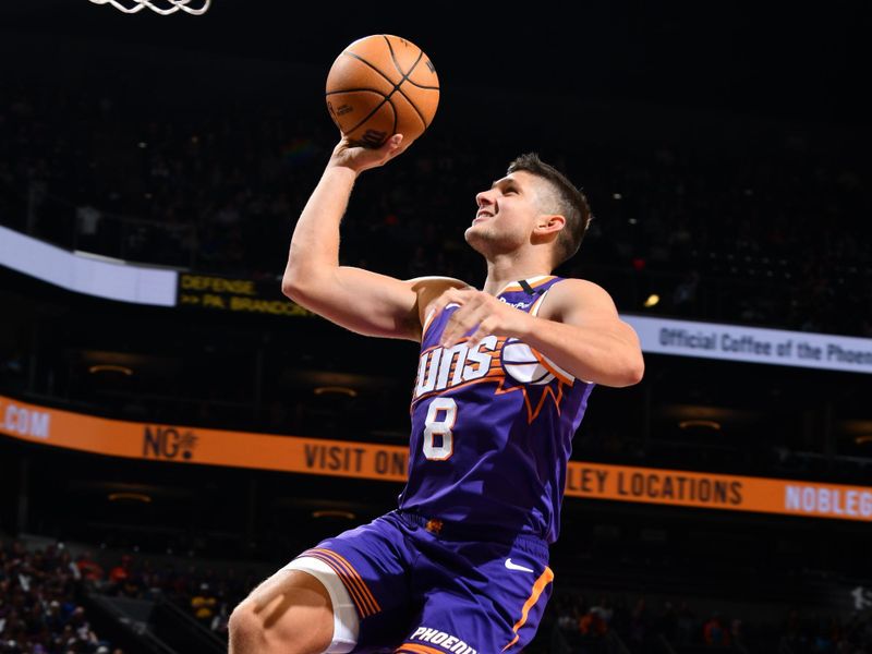 PHOENIX, AZ - NOVEMBER 30: Grayson Allen #8 of the Phoenix Suns drives to the basket during the game against the Golden State Warriors on November 30, 2024 at Footprint Center in Phoenix, Arizona. NOTE TO USER: User expressly acknowledges and agrees that, by downloading and or using this photograph, user is consenting to the terms and conditions of the Getty Images License Agreement. Mandatory Copyright Notice: Copyright 2024 NBAE (Photo by Barry Gossage/NBAE via Getty Images)