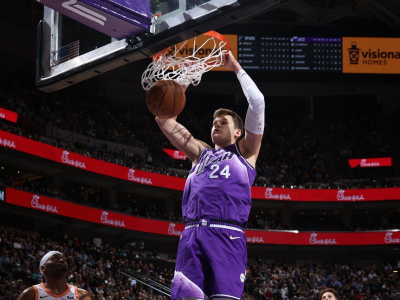 SALT LAKE CITY, UT - FEBRUARY 25: Walker Kessler #24 of the Utah Jazz dunks the ball during the game against the San Antonio Spurs on February 25, 2024 at vivint.SmartHome Arena in Salt Lake City, Utah. NOTE TO USER: User expressly acknowledges and agrees that, by downloading and or using this Photograph, User is consenting to the terms and conditions of the Getty Images License Agreement. Mandatory Copyright Notice: Copyright 2024 NBAE (Photo by Melissa Majchrzak/NBAE via Getty Images)