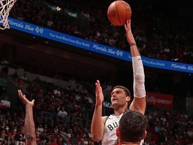 MIAMI, FL - NOVEMBER 28: Brook Lopez #11 of the Milwaukee Bucks shoots the ball during the game against the Miami Heat during the In-Season Tournament on November 28, 2023 at Kaseya Center in Miami, Florida. NOTE TO USER: User expressly acknowledges and agrees that, by downloading and or using this Photograph, user is consenting to the terms and conditions of the Getty Images License Agreement. Mandatory Copyright Notice: Copyright 2023 NBAE (Photo by Issac Baldizon/NBAE via Getty Images)