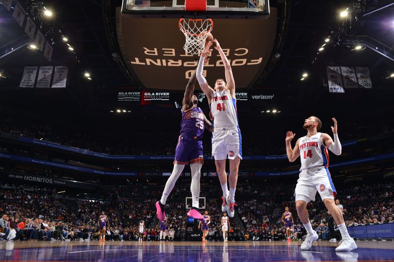 PHOENIX, AZ - FEBRUARY 14:  Mike Muscala #41 of the Detroit Pistons and Nassir Little #25 of the Phoenix Suns battle for a rebound on February 14, 2024 at Footprint Center in Phoenix, Arizona. NOTE TO USER: User expressly acknowledges and agrees that, by downloading and or using this photograph, user is consenting to the terms and conditions of the Getty Images License Agreement. Mandatory Copyright Notice: Copyright 2024 NBAE (Photo by Barry Gossage/NBAE via Getty Images)