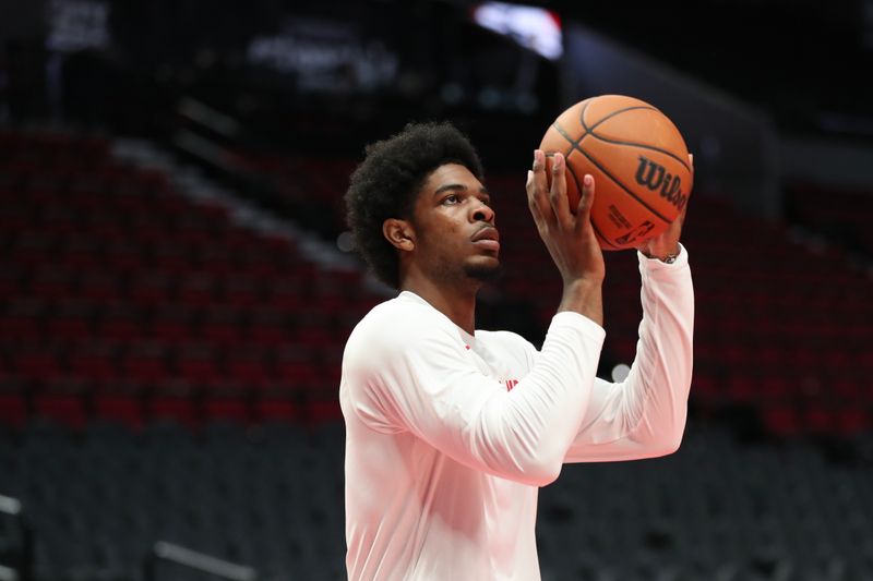 PORTLAND, OREGON - NOVEMBER 03: Scoot Henderson #00 of the Portland Trail Blazers warms up before a game against the Memphis Grizzlies during the NBA In-Season Tournament at Moda Center on November 03, 2023 in Portland, Oregon. NOTE TO USER: User expressly acknowledges and agrees that, by downloading and or using this photograph, User is consenting to the terms and conditions of the Getty Images License Agreement. (Photo by Amanda Loman/Getty Images)