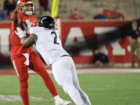 Cincinnati Bearcats Primed for Victory Against Houston Cougars, Betting Trends Favor Home Side