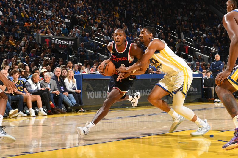 SAN FRANCISCO, CA - OCTOBER 27: Kris Dunn #8 of the LA Clippers drives to the basket during the game against the Golden State Warriors on October 27, 2024 at Chase Center in San Francisco, California. NOTE TO USER: User expressly acknowledges and agrees that, by downloading and or using this photograph, user is consenting to the terms and conditions of Getty Images License Agreement. Mandatory Copyright Notice: Copyright 2024 NBAE (Photo by Noah Graham/NBAE via Getty Images)