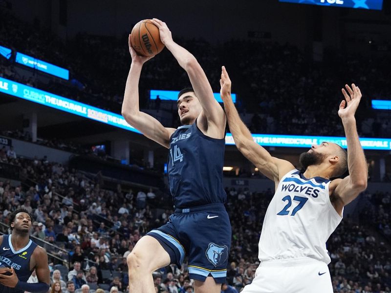 MINNEAPOLIS, MN -  JANUARY 11: Zach Edey #14 of the Memphis Grizzlies drives to the basket during the game against the Minnesota Timberwolves on January 11, 2025 at Target Center in Minneapolis, Minnesota. NOTE TO USER: User expressly acknowledges and agrees that, by downloading and or using this Photograph, user is consenting to the terms and conditions of the Getty Images License Agreement. Mandatory Copyright Notice: Copyright 2025 NBAE (Photo by Jordan Johnson/NBAE via Getty Images)