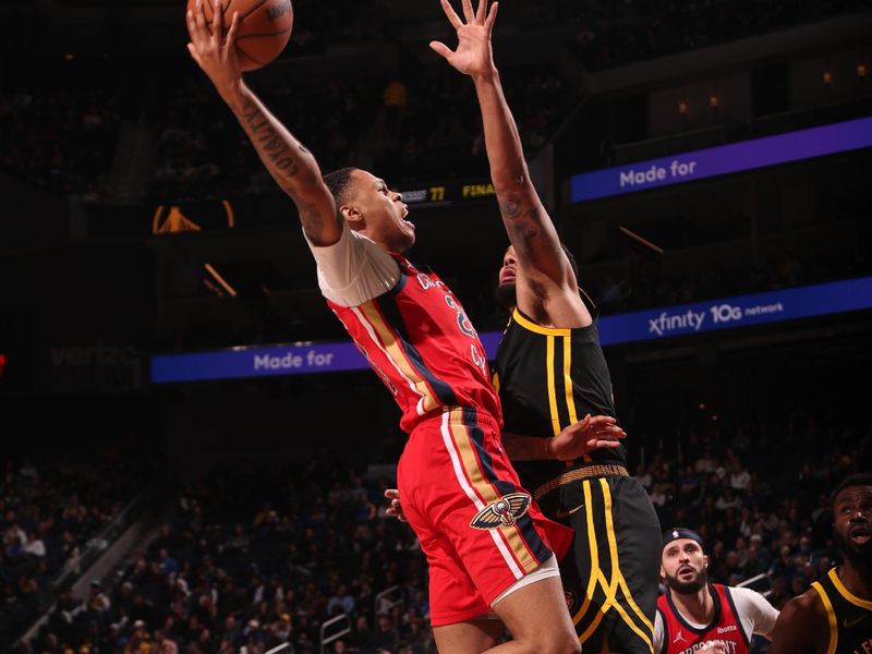 SAN FRANCISCO, CA - JANUARY 10: Jordan Hawkins #24 of the New Orleans Pelicans drives to the basket during the game against the Golden State Warriors on January 10, 2024 at Chase Center in San Francisco, California. NOTE TO USER: User expressly acknowledges and agrees that, by downloading and or using this photograph, user is consenting to the terms and conditions of Getty Images License Agreement. Mandatory Copyright Notice: Copyright 2024 NBAE (Photo by Jed Jacobsohn/NBAE via Getty Images)