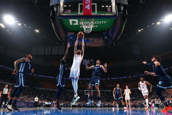 OKLAHOMA CITY, OK - DECEMBER 18:  Chet Holmgren #7 of the Oklahoma City Thunder drives to the basket during the game against the Memphis Grizzlies on December 18, 2023 at Paycom Arena in Oklahoma City, Oklahoma. NOTE TO USER: User expressly acknowledges and agrees that, by downloading and or using this photograph, User is consenting to the terms and conditions of the Getty Images License Agreement. Mandatory Copyright Notice: Copyright 2023 NBAE (Photo by Zach Beeker/NBAE via Getty Images)