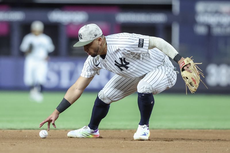 May 18, 2025; Bronx, New York, USA;  New York Yankees third baseman Oswald Peraza (18) makes an error in the seventh inning against the New York Mets at Yankee Stadium. Mandatory Credit: Wendell Cruz-Imagn Images
