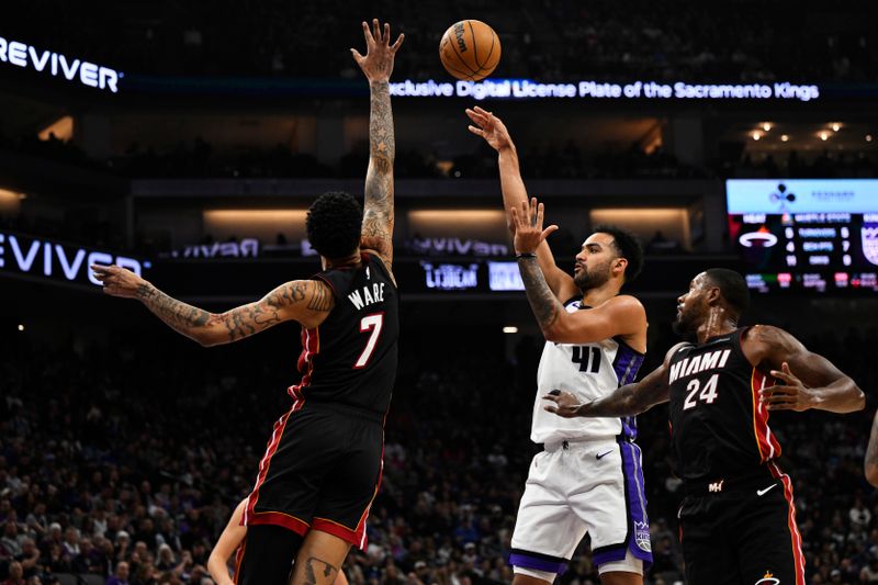 SACRAMENTO, CALIFORNIA - JANUARY 06: Trey Lyles #41 of the Sacramento Kings shoots over Kel'el Ware #7 and Haywood Highsmith #24 of the Miami Heat in the first quarter at Chase Center on January 05, 2025 in San Francisco, California. NOTE TO USER: User expressly acknowledges and agrees that, by downloading and or using this photograph, User is consenting to the terms and conditions of the Getty Images License Agreement. (Photo by Eakin Howard/Getty Images)