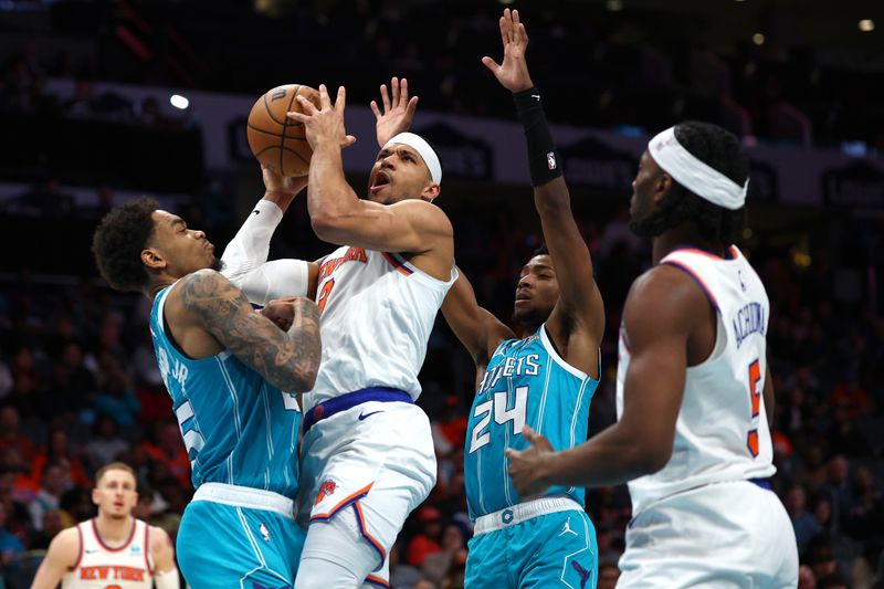 CHARLOTTE, NORTH CAROLINA - JANUARY 29: Josh Hart #3 of the New York Knicks drives to the basket against Brandon Miller #24 and P.J. Washington #25 of the Charlotte Hornets during the second half of the game at Spectrum Center on January 29, 2024 in Charlotte, North Carolina. NOTE TO USER: User expressly acknowledges and agrees that, by downloading and or using this photograph, User is consenting to the terms and conditions of the Getty Images License Agreement. (Photo by Jared C. Tilton/Getty Images)