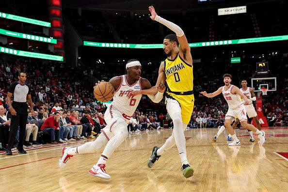 HOUSTON, TEXAS - DECEMBER 26: Aaron Holiday #0 of the Houston Rockets drives to the basket while defended by Tyrese Haliburton #0 of the Indiana Pacers in the second half at Toyota Center on December 26, 2023 in Houston, Texas.  NOTE TO USER: User expressly acknowledges and agrees that, by downloading and or using this photograph, User is consenting to the terms and conditions of the Getty Images License Agreement. (Photo by Tim Warner/Getty Images)