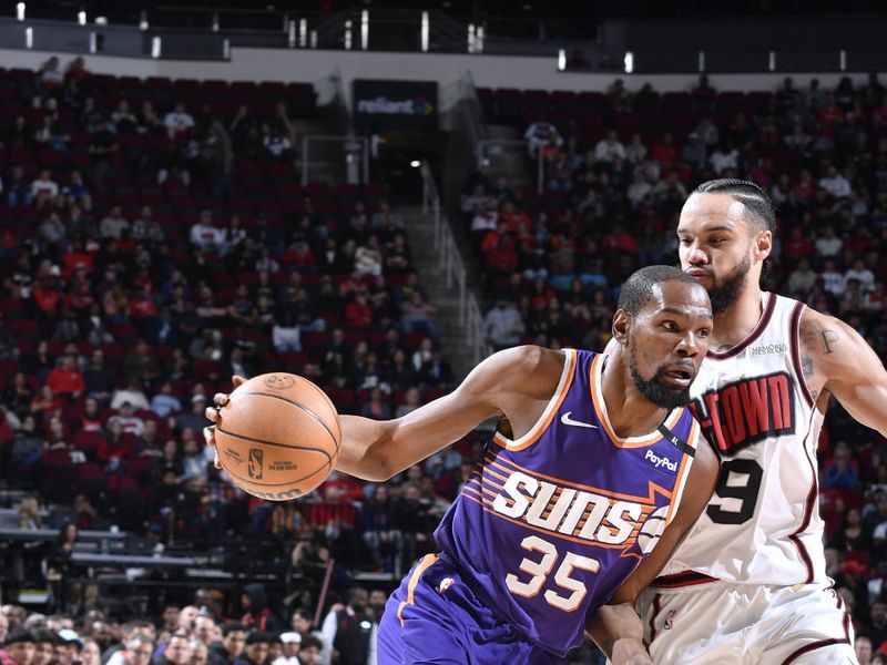 HOUSTON, TX - FEBRUARY 12:  Kevin Durant #35 of the Phoenix Suns drives to the basket during the game against the Houston Rockets on February 12, 2025 at the Toyota Center in Houston, Texas. NOTE TO USER: User expressly acknowledges and agrees that, by downloading and or using this photograph, User is consenting to the terms and conditions of the Getty Images License Agreement. Mandatory Copyright Notice: Copyright 2025 NBAE (Photo by Logan Riely/NBAE via Getty Images)