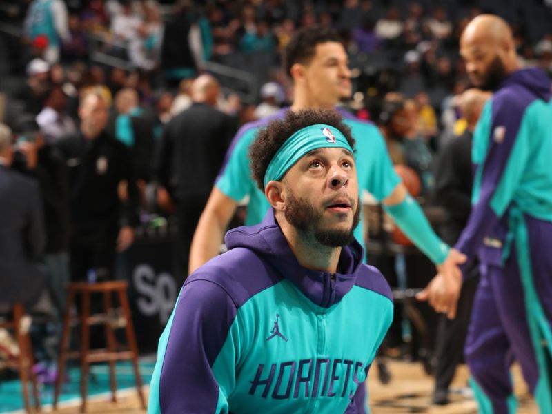 CHARLOTTE, NC - JANUARY 27:  Seth Curry #30 of the Charlotte Hornets warms up before the game against the Los Angeles Lakers on January 27, 2025 at Spectrum Center in Charlotte, North Carolina. NOTE TO USER: User expressly acknowledges and agrees that, by downloading and or using this photograph, User is consenting to the terms and conditions of the Getty Images License Agreement. Mandatory Copyright Notice: Copyright 2025 NBAE (Photo by Kent Smith/NBAE via Getty Images)