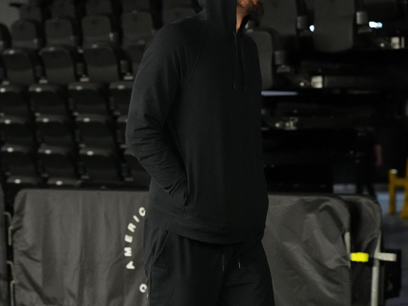 DALLAS, TX - JANUARY 27: Alex Len #25 of the Sacramento Kings arrives to the arena before the game on January 27, 2024 at the American Airlines Center in Dallas, Texas. NOTE TO USER: User expressly acknowledges and agrees that, by downloading and or using this photograph, User is consenting to the terms and conditions of the Getty Images License Agreement. Mandatory Copyright Notice: Copyright 2024 NBAE (Photo by Glenn James/NBAE via Getty Images)