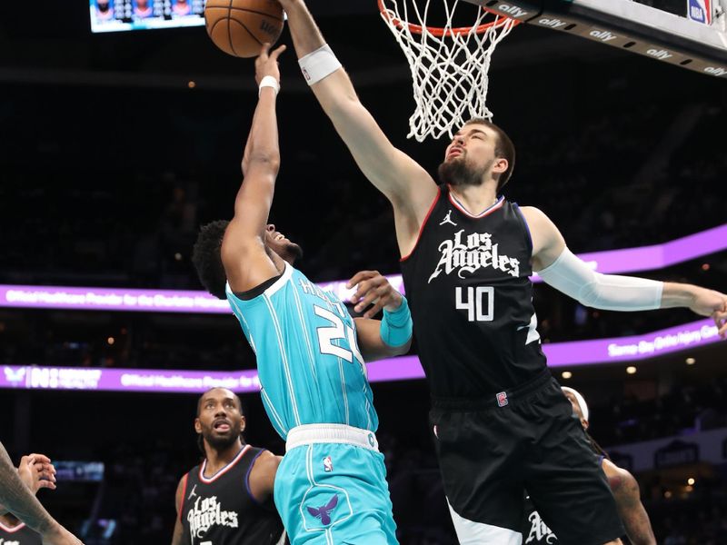 CHARLOTTE, NC - MARCH 31: Ivica Zubac #40 of the LA Clippers blocks the ball during the game against the Charlotte Hornets on March 31, 2024 at Spectrum Center in Charlotte, North Carolina. NOTE TO USER: User expressly acknowledges and agrees that, by downloading and or using this photograph, User is consenting to the terms and conditions of the Getty Images License Agreement.  Mandatory Copyright Notice:  Copyright 2024 NBAE (Photo by Brock Williams-Smith/NBAE via Getty Images)