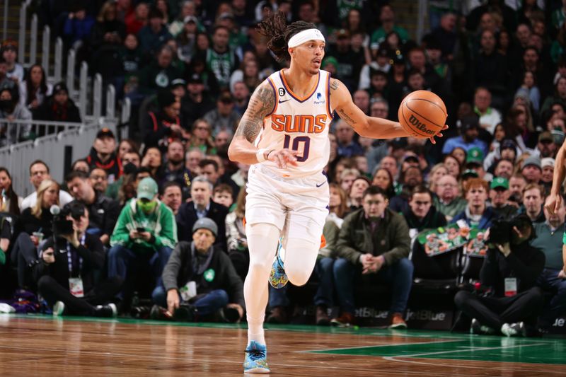 BOSTON, MA - FEBRUARY 3: Damion Lee #10 of the Phoenix Suns drives to the basket during the game against the Boston Celtics on February 3, 2023 at TD Garden in Boston, Massachusetts.  NOTE TO USER: User expressly acknowledges and agrees that, by downloading and or using this photograph, User is consenting to the terms and conditions of the Getty Images License Agreement. Mandatory Copyright Notice: Copyright 2022 NBAE  (Photo by Nathaniel S. Butler/NBAE via Getty Images)