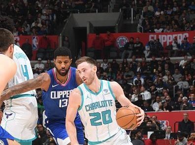 LOS ANGELES, CA - DECEMBER 26:  Gordon Hayward #20 of the Charlotte Hornets goes to the basket during the game on December 26, 2023 at Crypto.Com Arena in Los Angeles, California. NOTE TO USER: User expressly acknowledges and agrees that, by downloading and/or using this Photograph, user is consenting to the terms and conditions of the Getty Images License Agreement. Mandatory Copyright Notice: Copyright 2023 NBAE (Photo by Juan Ocampo/NBAE via Getty Images)