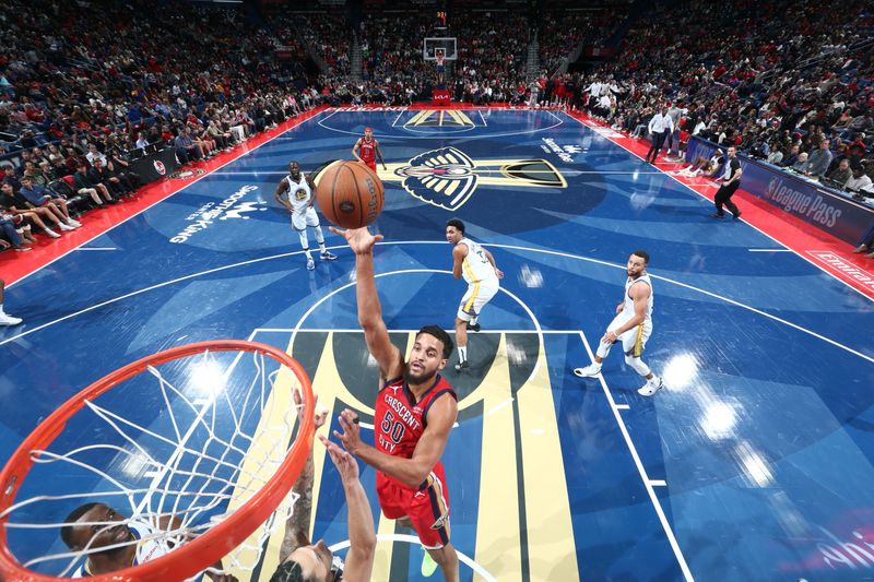 NEW ORLEANS, LA - NOVEMBER 22: Jeremiah Robinson-Earl #50 of the New Orleans Pelicans drives to the basket during the game against the Golden State Warriors during the Emirates NBA Cup game on November 22, 2024 at the Smoothie King Center in New Orleans, Louisiana. NOTE TO USER: User expressly acknowledges and agrees that, by downloading and or using this Photograph, user is consenting to the terms and conditions of the Getty Images License Agreement. Mandatory Copyright Notice: Copyright 2024 NBAE (Photo by Layne Murdoch Jr./NBAE via Getty Images)