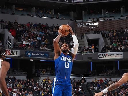 INDIANAPOLIS, IN - DECEMBER 18: Paul George #13 of the LA Clippers shoots the ball during the game against the Indiana Pacers on December 18, 2023 at Gainbridge Fieldhouse in Indianapolis, Indiana. NOTE TO USER: User expressly acknowledges and agrees that, by downloading and or using this Photograph, user is consenting to the terms and conditions of the Getty Images License Agreement. Mandatory Copyright Notice: Copyright 2023 NBAE (Photo by Ron Hoskins/NBAE via Getty Images)