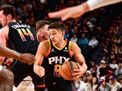 PHOENIX, AZ - DECEMBER 1: Grayson Allen #8 of the Phoenix Suns drives to the basket during the game against the Denver Nuggets on December 1, 2023 at Footprint Center in Phoenix, Arizona. NOTE TO USER: User expressly acknowledges and agrees that, by downloading and or using this photograph, user is consenting to the terms and conditions of the Getty Images License Agreement. Mandatory Copyright Notice: Copyright 2023 NBAE (Photo by Barry Gossage/NBAE via Getty Images)