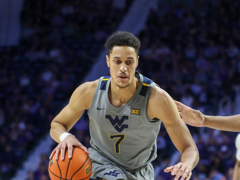 Feb 26, 2024; Manhattan, Kansas, USA; West Virginia Mountaineers center Jesse Edwards (7) drives to the basket during the second half against the Kansas State Wildcats at Bramlage Coliseum. Mandatory Credit: Scott Sewell-USA TODAY Sports