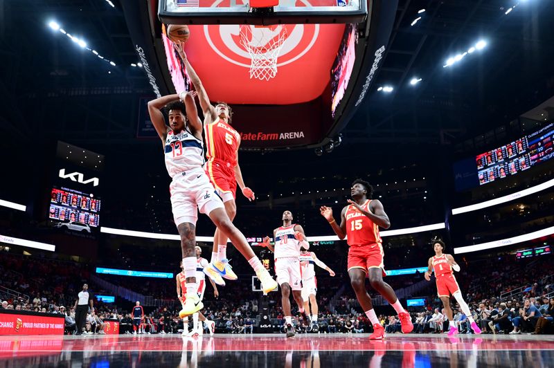 ATLANTA, GA - OCTOBER 28:  Dyson Daniels #5 of the Atlanta Hawks shoots the ball during the game on October 28, 2024 at State Farm Arena in Atlanta, Georgia.  NOTE TO USER: User expressly acknowledges and agrees that, by downloading and/or using this Photograph, user is consenting to the terms and conditions of the Getty Images License Agreement. Mandatory Copyright Notice: Copyright 2024 NBAE (Photo by Adam Hagy/NBAE via Getty Images)