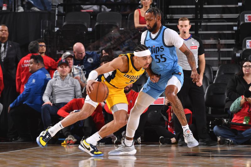 INGLEWOOD, CA - FEBRUARY 6: Andrew Nembhard #2 of the Indiana Pacers dribbles the ball during the game against the LA Clippers on February 6, 2025 at Intuit Dome in Los Angeles, California. NOTE TO USER: User expressly acknowledges and agrees that, by downloading and/or using this Photograph, user is consenting to the terms and conditions of the Getty Images License Agreement. Mandatory Copyright Notice: Copyright 2025 NBAE (Photo by Juan Ocampo/NBAE via Getty Images)