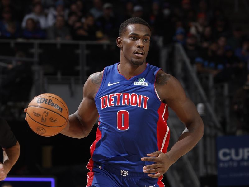 DETROIT, MI - JANUARY 16:  Jalen Duren #0 of the Detroit Pistons handles the ball during the game against the Indiana Pacers on January 16, 2025 at Little Caesars Arena in Detroit, Michigan. NOTE TO USER: User expressly acknowledges and agrees that, by downloading and/or using this photograph, User is consenting to the terms and conditions of the Getty Images License Agreement. Mandatory Copyright Notice: Copyright 2025 NBAE (Photo by Brian Sevald/NBAE via Getty Images)