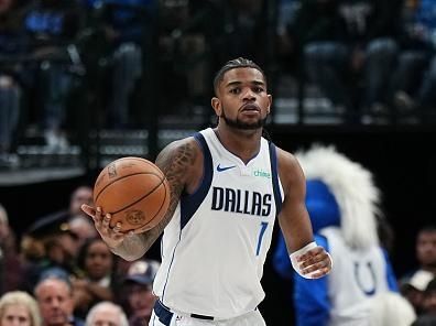 DALLAS, TX - NOVEMBER 1: Jaden Hardy #1 of the Dallas Mavericks dribbles the ball during the game against the Chicago Bulls on November 1, 2023 at the American Airlines Center in Dallas, Texas. NOTE TO USER: User expressly acknowledges and agrees that, by downloading and or using this photograph, User is consenting to the terms and conditions of the Getty Images License Agreement. Mandatory Copyright Notice: Copyright 2023 NBAE (Photo by Glenn James/NBAE via Getty Images)