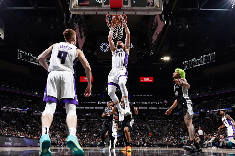 SAN ANTONIO, TX - DECEMBER 6: Domantas Sabonis #11 of the Sacramento Kings dunks the ball during the game against the San Antonio Spurs on December 6, 2024 at the Frost Bank Center in San Antonio, Texas. NOTE TO USER: User expressly acknowledges and agrees that, by downloading and or using this photograph, user is consenting to the terms and conditions of the Getty Images License Agreement. Mandatory Copyright Notice: Copyright 2024 NBAE (Photos by Darren Carroll/NBAE via Getty Images)