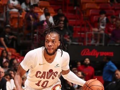 MIAMI, FL - DECEMBER 8: Darius Garland #10 of the Cleveland Cavaliers handles the ball during the game against the Miami Heat on December 8, 2023 at Kaseya Center in Miami, Florida. NOTE TO USER: User expressly acknowledges and agrees that, by downloading and or using this Photograph, user is consenting to the terms and conditions of the Getty Images License Agreement. Mandatory Copyright Notice: Copyright 2023 NBAE (Photo by Issac Baldizon/NBAE via Getty Images)