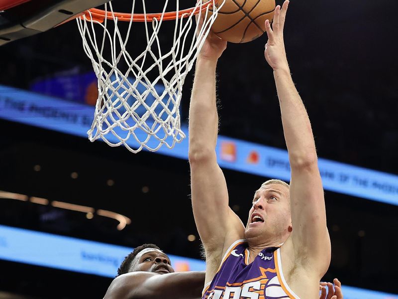 PHOENIX, ARIZONA - JANUARY 29: Mason Plumlee #22 of the Phoenix Suns attempts a shot against Anthony Edwards #5 of the Minnesota Timberwolves during the first half of the NBA game at Footprint Center on January 29, 2025 in Phoenix, Arizona. NOTE TO USER: User expressly acknowledges and agrees that, by downloading and or using this photograph, User is consenting to the terms and conditions of the Getty Images License Agreement.  (Photo by Christian Petersen/Getty Images)