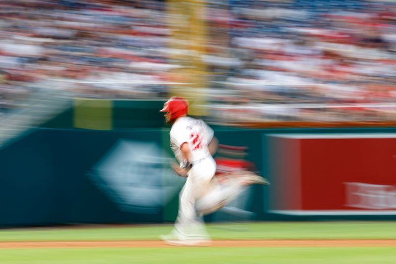 Jul 19, 2024; Washington, District of Columbia, USA; Washington Nationals outfielder Lane Thomas (28) advances to third base on a single by Nationals outfielder Jesse Winker (not pictured) against the Cincinnati Reds during the fifth inning at Nationals Park. Mandatory Credit: Geoff Burke-USA TODAY Sports