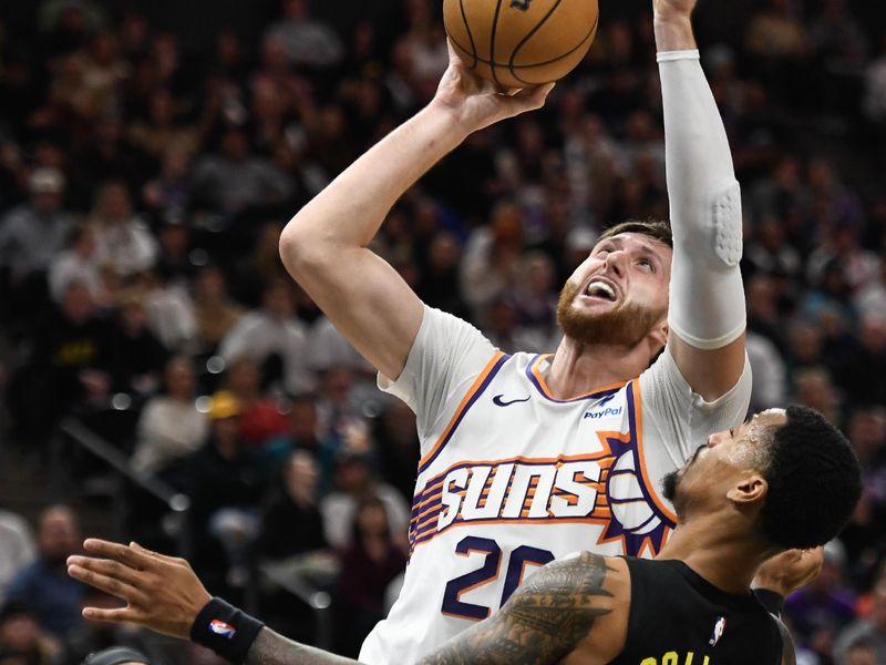 SALT LAKE CITY, UTAH - NOVEMBER 19: Jusuf Nurkic #20 of the Phoenix Suns shoots the ball against John Collins #20 of the Utah Jazz during the second half of a game at Delta Center on November 19, 2023 in Salt Lake City, Utah. NOTE TO USER: User expressly acknowledges and agrees that, by downloading and or using this photograph, User is consenting to the terms and conditions of the Getty Images License Agreement. (Photo by Alex Goodlett/Getty Images)