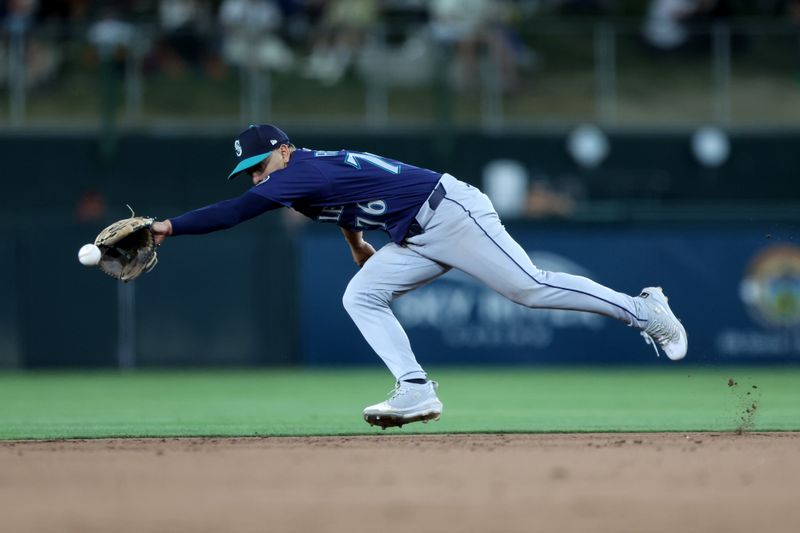 May 5, 2025; West Sacramento, California, USA; Seattle Mariners second baseman Leo Rivas (76) dives for the ball against the Athletics during the sixth inning at Sutter Health Park. Mandatory Credit: Dennis Lee-Imagn Images