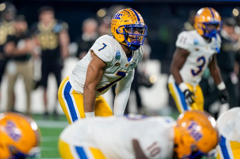 Dec 4, 2021; Charlotte, NC, USA; Pittsburgh Panthers linebacker SirVocea Dennis (7) watches the Wake Forest Demon Deacons offense during the second half in the ACC championship game at Bank of America Stadium. Mandatory Credit: Jim Dedmon-USA TODAY Sports