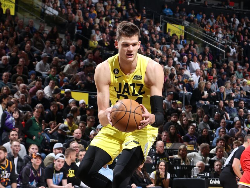 SALT LAKE CITY, UT - FEBRUARY 3: Walker Kessler #24 of the Utah Jazz handles the ball during the game against the Atlanta Hawks on February 3, 2023 at vivint.SmartHome Arena in Salt Lake City, Utah. NOTE TO USER: User expressly acknowledges and agrees that, by downloading and or using this Photograph, User is consenting to the terms and conditions of the Getty Images License Agreement. Mandatory Copyright Notice: Copyright 2023 NBAE (Photo by Melissa Majchrzak/NBAE via Getty Images)