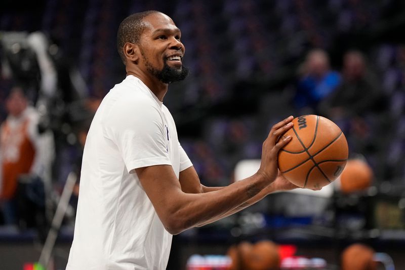 DALLAS, TEXAS - JANUARY 24: Kevin Durant #35 of the Phoenix Suns warms up before the game against the Dallas Mavericks at American Airlines Center on January 24, 2024 in Dallas, Texas. NOTE TO USER: User expressly acknowledges and agrees that, by downloading and or using this photograph, User is consenting to the terms and conditions of the Getty Images License Agreement. (Photo by Sam Hodde/Getty Images)