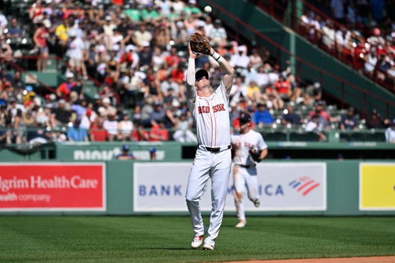 Jun 29, 2025; Boston, Massachusetts, USA; Boston Red Sox second baseman Nick Sogard (20) makes a catch for an out against the Toronto Blue Jays during the sixth inning at Fenway Park. Mandatory Credit: Eric Canha-Imagn Images