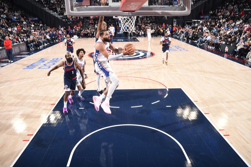 INGLEWOOD, CA - NOVEMBER 6: Caleb Martin #16 of the Philadelphia 76ers drives to the basket during the game against the LA Clippers on November 6, 2024 at Intuit Dome in Los Angeles, California. NOTE TO USER: User expressly acknowledges and agrees that, by downloading and/or using this Photograph, user is consenting to the terms and conditions of the Getty Images License Agreement. Mandatory Copyright Notice: Copyright 2024 NBAE (Photo by Juan Ocampo/NBAE via Getty Images)